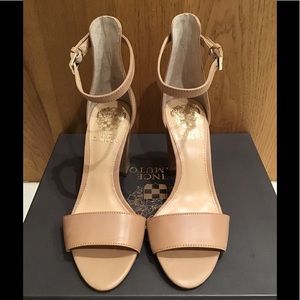 NIB Vince Camuto Nude Corlina Sandal Size 4